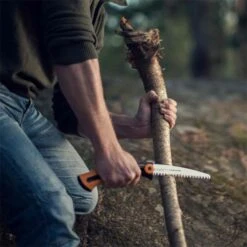 Scie Fiskars Xtract SW73 8 Scie Fiskars Xtract SW73 -Magasin De Sports De Plein Air scie pliable fiskars xtract sw73